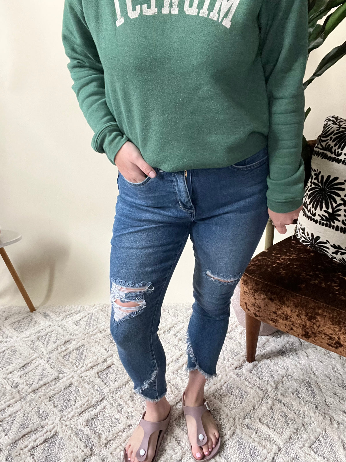 Cropped Vintage Wash Distressed Jeans
