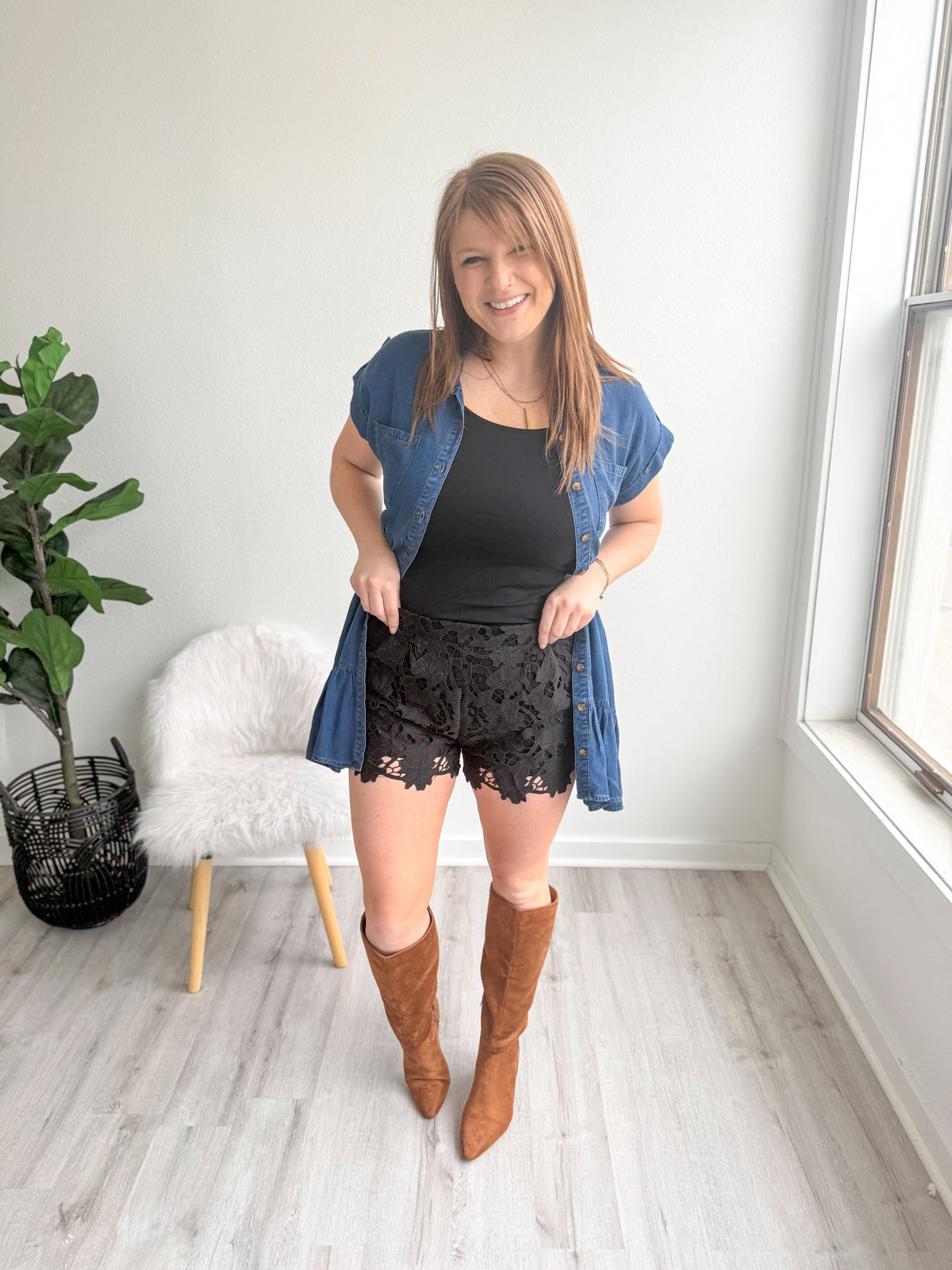 Petal Veil Lace Black Shorts