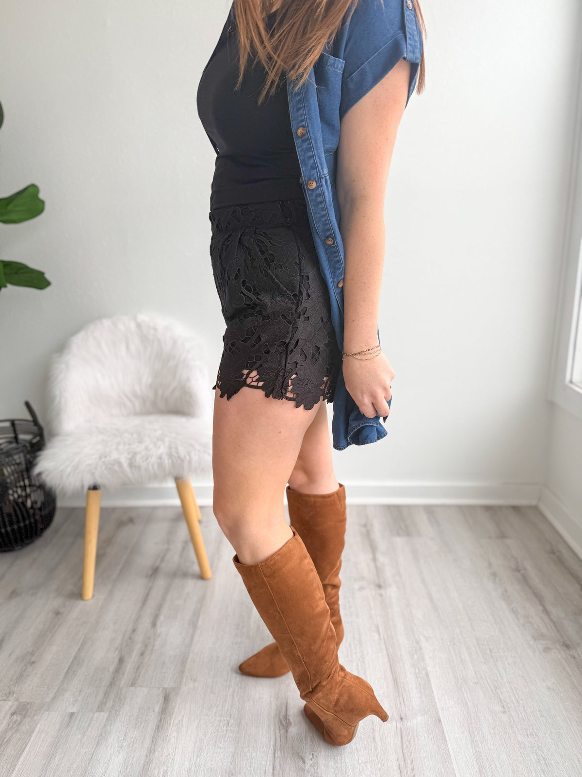 Petal Veil Lace Black Shorts