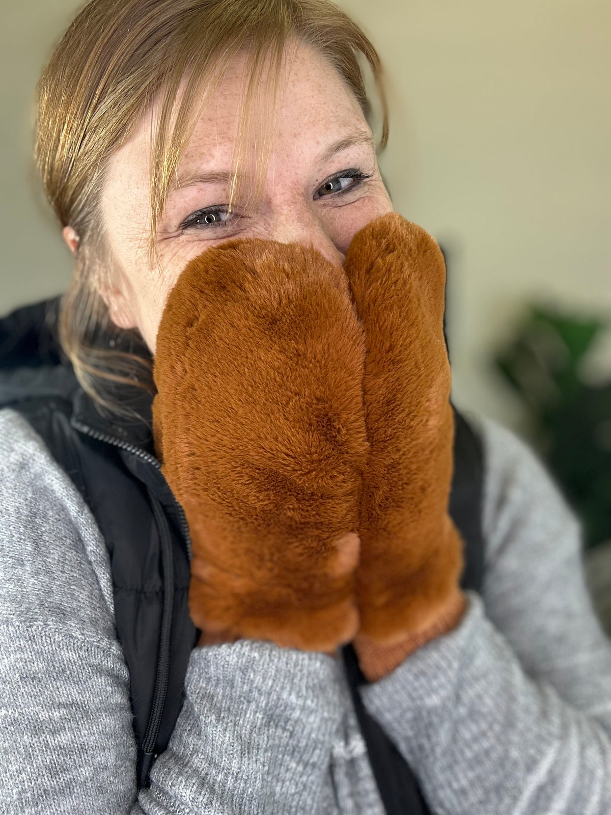 Caramel Fuzzy Convertible Mitten Gloves