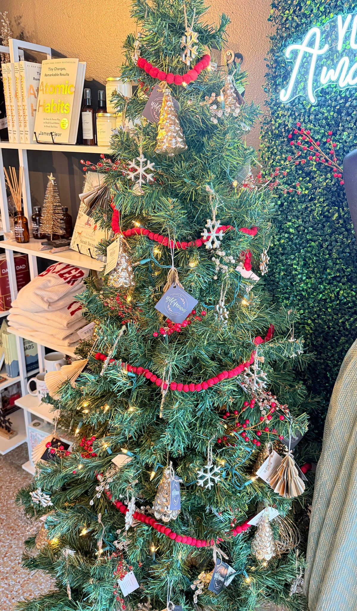 Mini Pom Red Garland