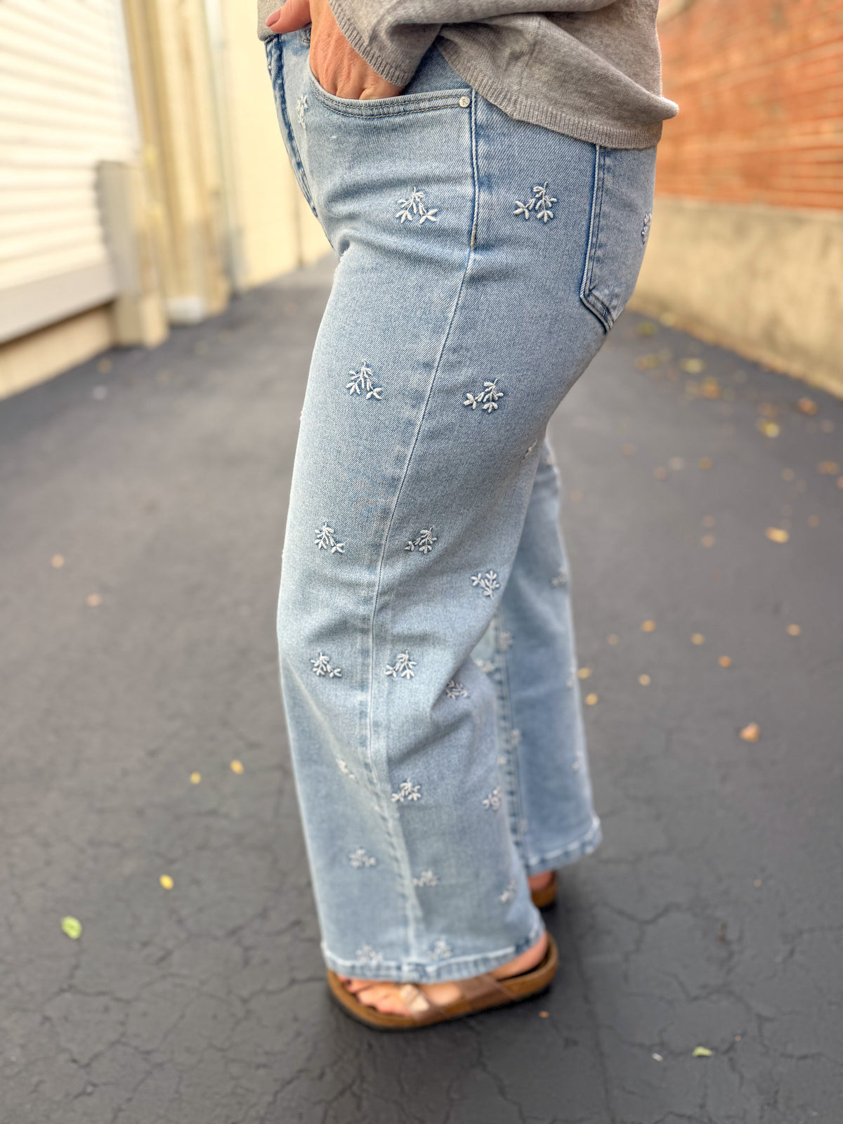 Flower Embroidered High Rise Crop Jean