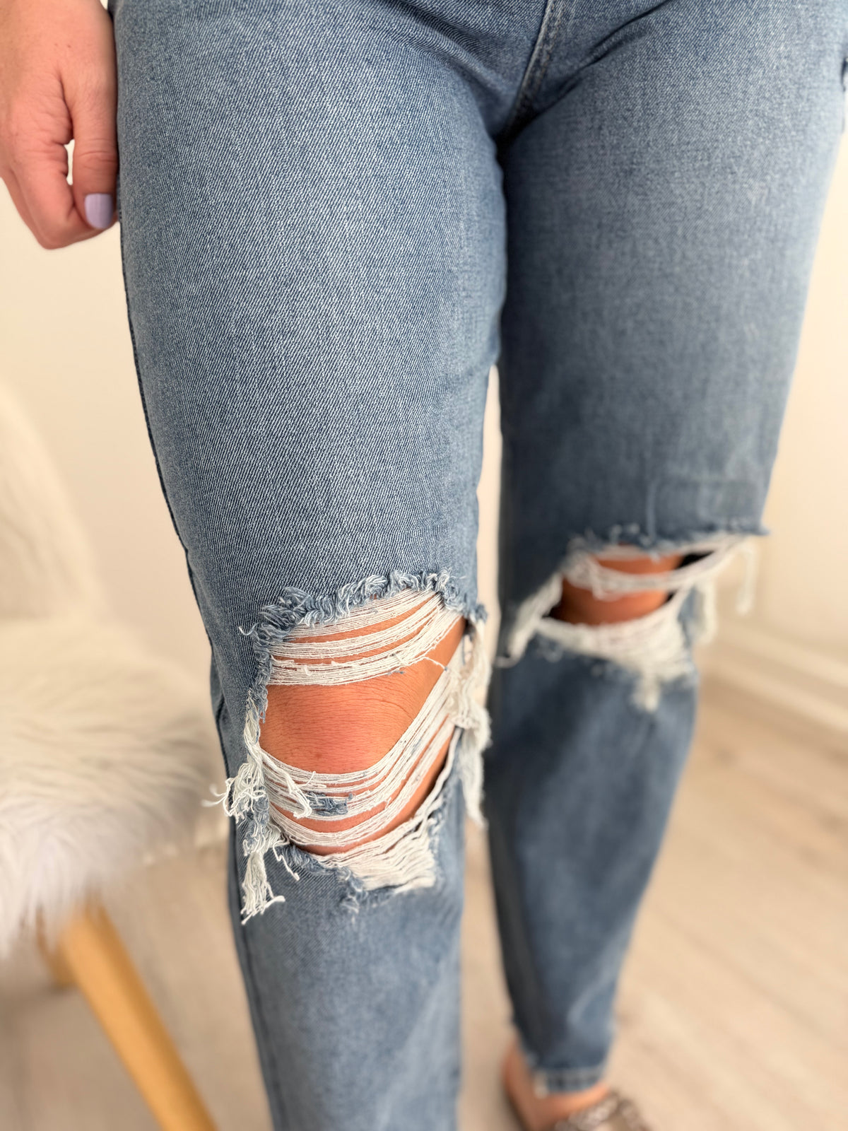 Everyday Edge Distressed Jeans