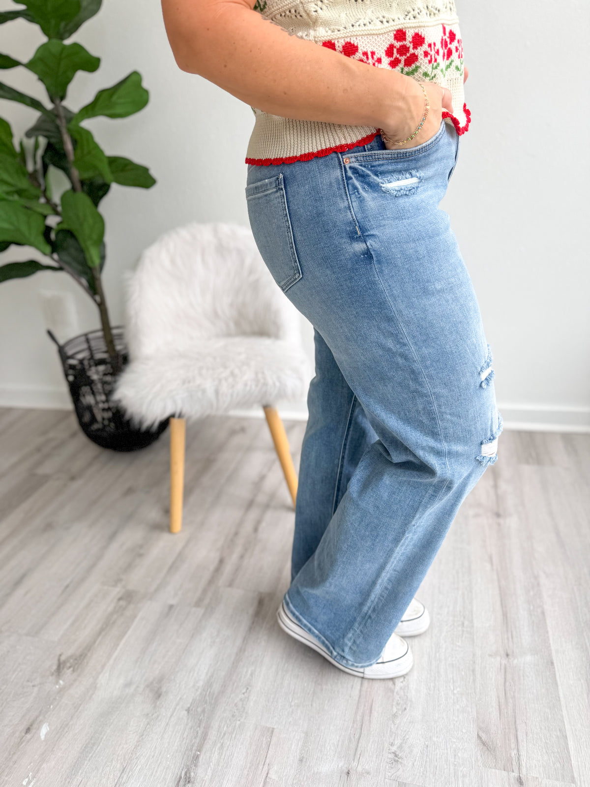 Distressed Wide Leg Jeans